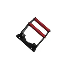 Repose pied pour trottinette électrique, en métal noir et rouge, pour plus de confort et de sécurité lors de vos trajets.