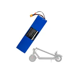 Batterie Revoe 36V bleue, prête à être installée sur une trottinette électrique.