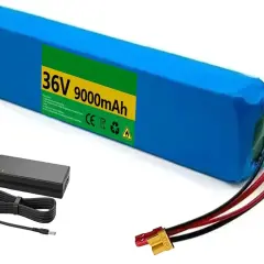 Batterie externe trottinette électrique 36v 9000mAh bleue, avec chargeur et connecteur.
