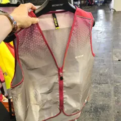 Gilet réfléchissant pour trottinette, plus sûr que le gilet jaune.