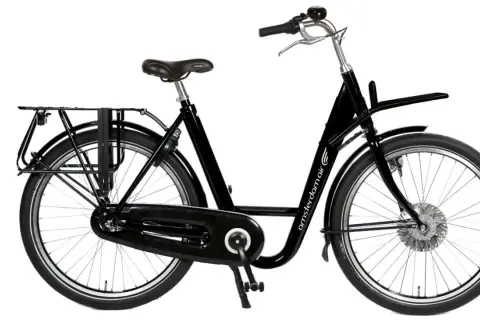 Vélo électrique noir de style hollandais avec porte-bagages avant et arrière.