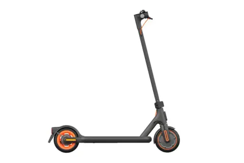 Trottinette électrique Xiaomi grise et orange, prête à l'emploi.