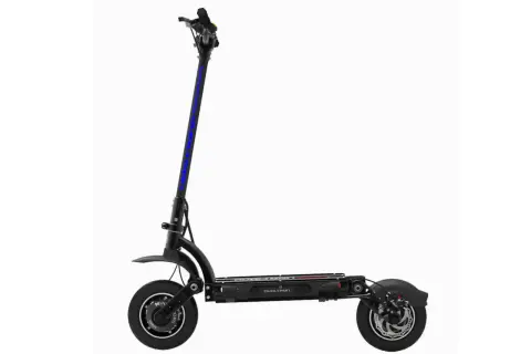 Trottinette électrique noire Dualtron Spider, avec des accents bleus sur la colonne de direction. Prête à conquérir la ville.