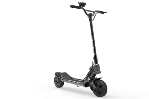 Trottinette électrique Dualtron noire, modèle d'occasion, prête pour de nouvelles aventures urbaines.