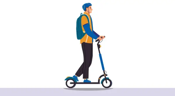 Un homme souriant avec un sac à dos roule sur une trottinette électrique au style rétro.