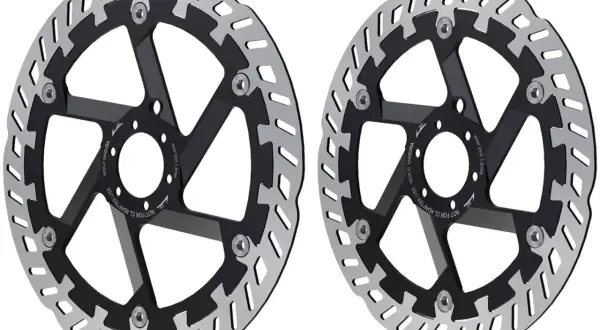 Deux disques de frein Magura MDR-P 220mm, conçus pour une performance de freinage optimale sur VTT.