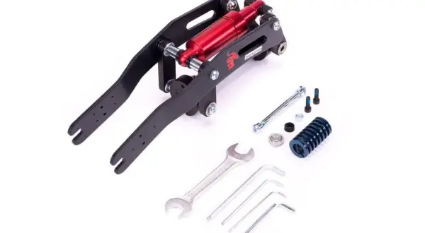 Un système de suspension monorim noir et rouge avec des outils.