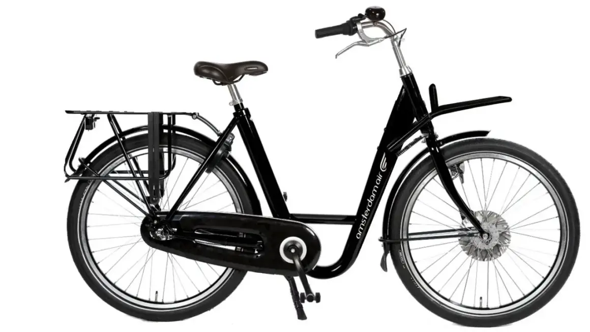 Vélo électrique noir de style hollandais avec porte-bagages avant et arrière.