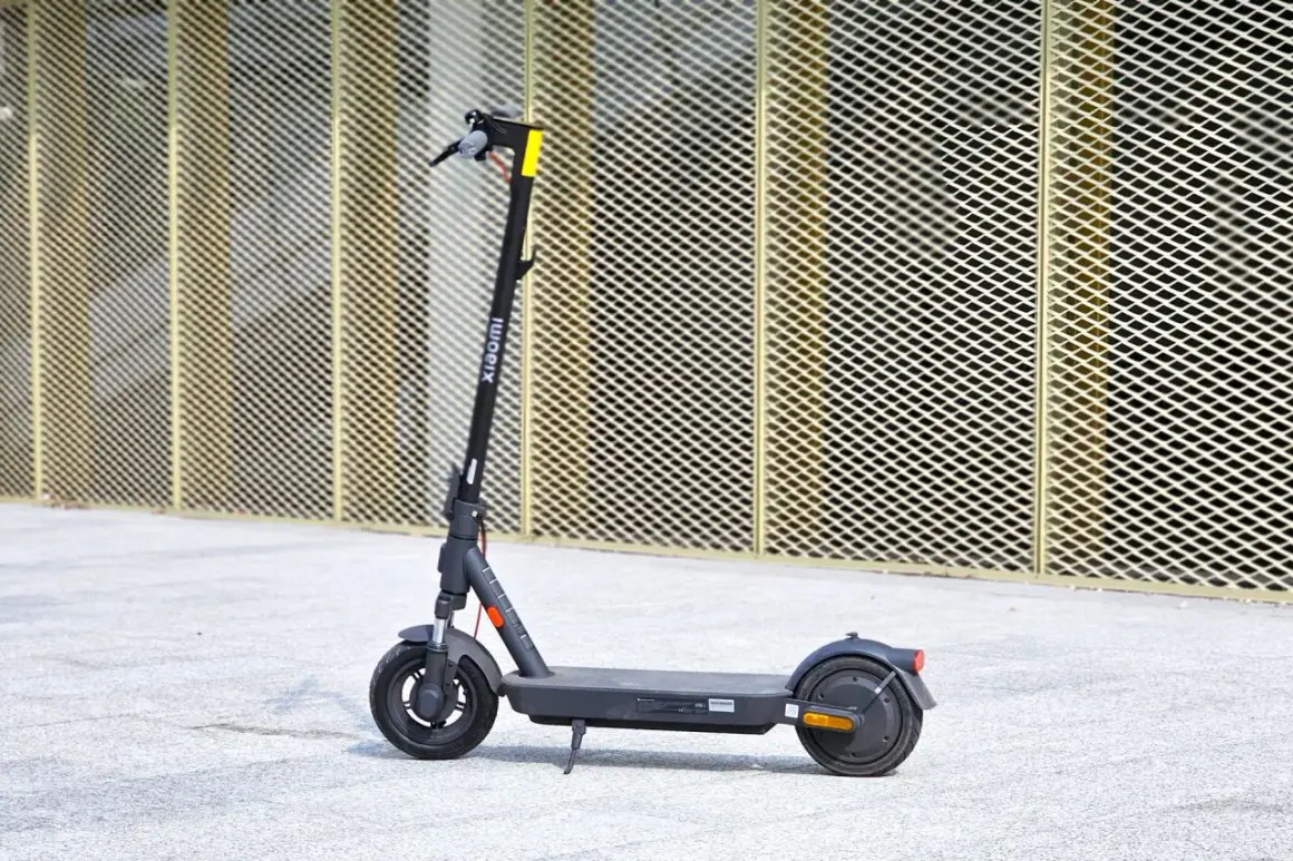 Trottinette électrique Xiaomi M365, idéale pour la ville. Mon avis : un excellent choix pour les déplacements quotidiens.