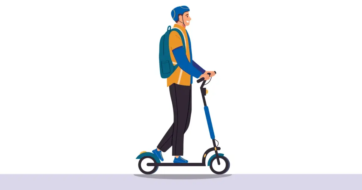 Un homme souriant avec un sac à dos roule sur une trottinette électrique au style rétro.