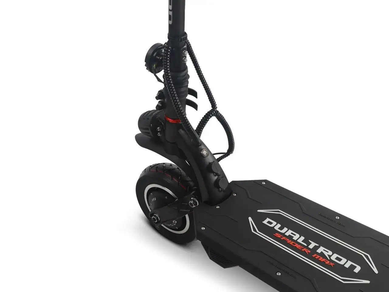 Trottinette &eacute;lectrique noire Dualtron Spider Max, vue de pr&egrave;s sur le plateau et la roue avant.