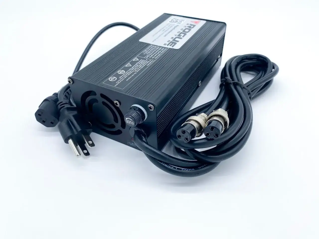 Chargeur 60v noir avec c&acirc;bles et connecteurs. Id&eacute;al pour batteries de trottinettes &eacute;lectriques.