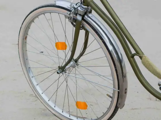 Catadioptres vélo et trottinette, couleurs et obligations