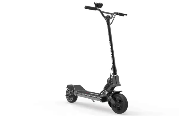 Trottinette électrique Dualtron noire, modèle d'occasion, prête pour de nouvelles aventures urbaines.