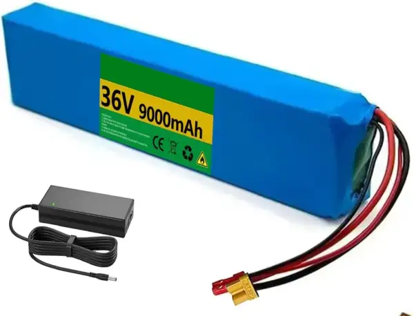Batterie externe trottinette électrique 36v 9000mAh bleue, avec chargeur et connecteur.