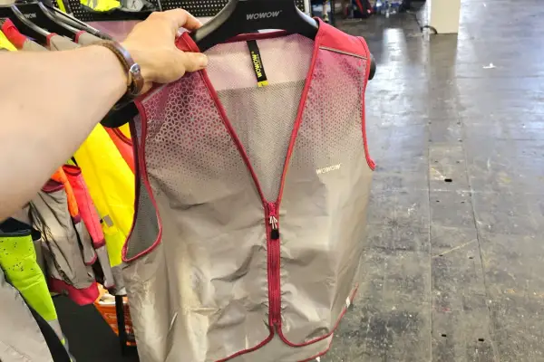 Gilet réfléchissant pour trottinette, plus sûr que le gilet jaune.